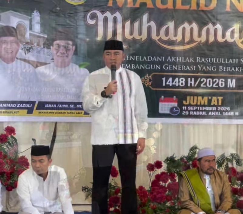 Bupati Ajak Warga Teladani Akhlak Nabi Muhammad SAW Bupati Tanah Laut (Tala) H Rahmat Trianto dalam kegiatan maulid Nabi Muhammad SAW.