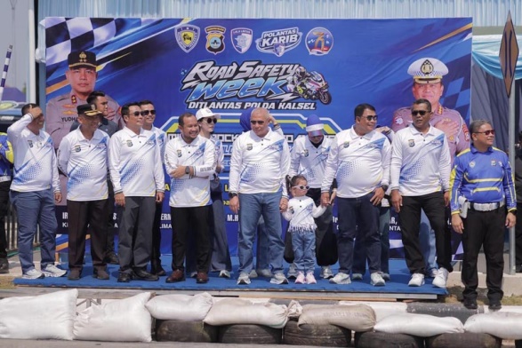 Alpiya Rakhman Hadiri Road Safety Week Wakil Ketua DPRD Provinsi Kalimantan Selatan, H. Alpiya Rakhman, S.E., M.M., menghadiri kegiatan Road Safety Week yang digelar Direktorat Lalu Lintas Polda Kalimantan Selatan.ist