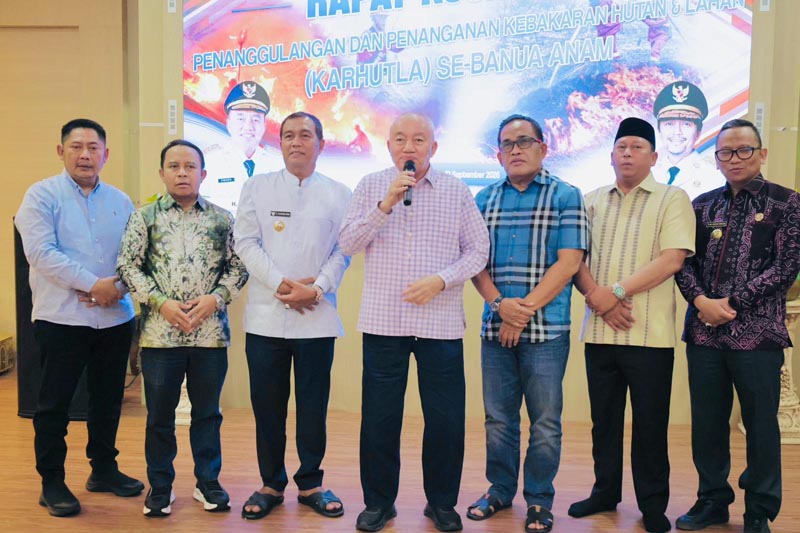 Bupati Jani Hadiri Silaturahmi Bersama Gubernur Kalsel SILATURAHMI-Bupati HSU Sahrujani menghadiri silaturahmi dengan Gubernur Kalsel di Tabalong. (yusuf)