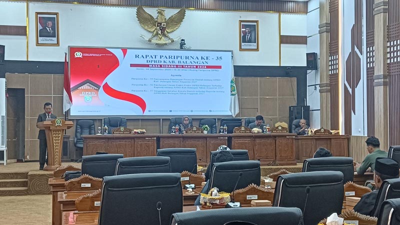 Bupati Abdul Hadi Tegaskan Pelayanan Dasar Tetap Jadi Prioritas di Tengah Keterbatasan Fiskal RAPERDA-Rapat Paripurna DPRD Kabupaten Balangan dengan agenda penyampaian Rancangan Peraturan Daerah (Raperda) tentang APBD Kabupaten Balangan Tahun Anggaran 2027. (ida)