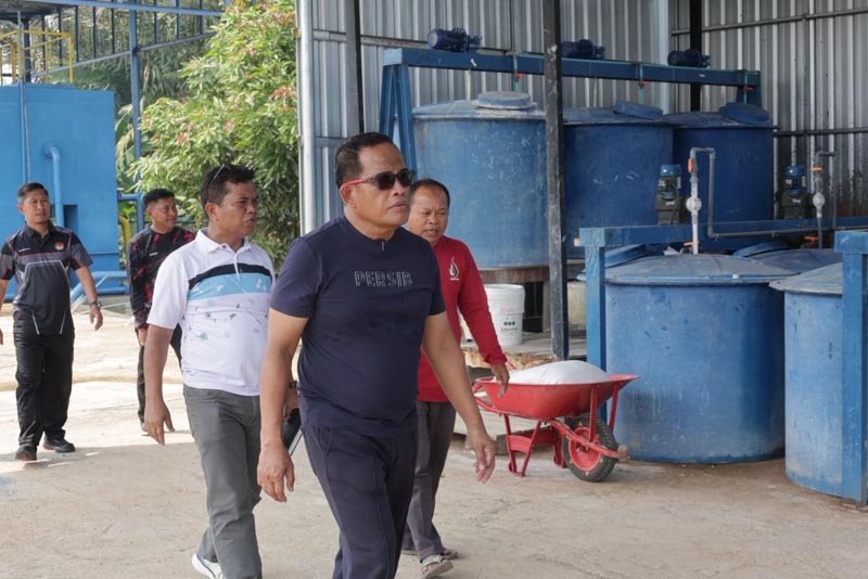 Bupati Jani Tinjau SPAM Telaga Silaba AIR BERSIH-Bupati HSU Sahrujani Tinjau SPAM Telaga Silaba, Pastikan Distribusi Air Bersih Tetap Lancar di Tengah Kemarau. (yusuf)