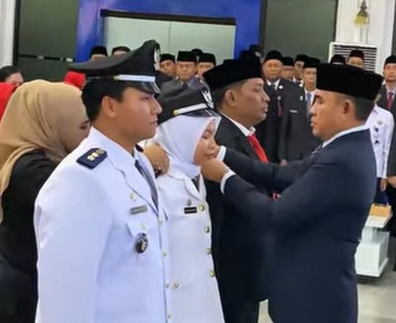 Bupati Lantik Pejabat Pengawas, Fungsional dan Kepala Sekolah Bupati Tanah Laut (Tala), H Rahmat Trianto saat melantik beberapa pejabat dan kepala sekolah.