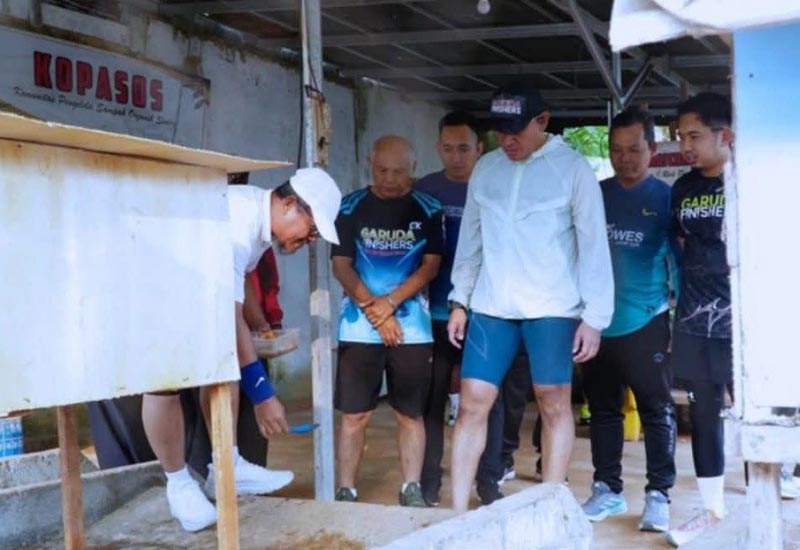 Kopasos Atu-Atu Kembangkan Pengelolaan Sampah Organik Bupati Tanah Laut (Tala) H Rahmat Trianto saat menyaksikan pengelolaan Sampah organik.