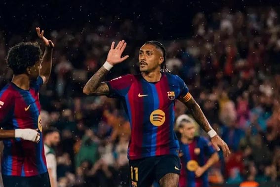 Raphinha Hattrick Barcelona Bekuk Racing Santander 7-2 Hattrick - Raphinha (kanan) mencetak tiga gol saat Barcelona menghancurkan Racing Santander 7-2 dalam pertandingan pekan keenam Liga Spanyol 2026/27 di Stadion Camp Nou pada Kamis (17/9).(foto:mb/web)