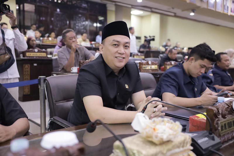 Mahendra Kawal Tuntutan Koalisi Buruh se Kalsel Anggota Komisi IV DPRD Provinsi Kalimantan Selatan dari Fraksi PKB, dr. M. Yadi Mahendra Muhyin .rds