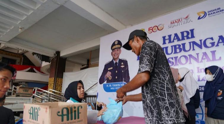 Pemko Gelar Pasar Murah Sembako Bersubsidi PEMERINTAH Kota Banjarmasin menggelar pasar murah dengan alokasi 1.000 paket sembako bersubsidi bagi masyarakat di halaman Balai Kota Banjarmasin, Jumat (18/9). (Foto:mb/ant/hms pemko bjm)