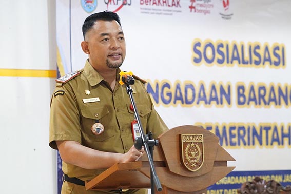 Pemkab Sosialisasikan Pengadaan Barang Jasa SEKDA Kabupaten Banjar, H Yudi Andrea memberikan arahan saat membuka Sosialisasi Pengadaan Barang/Jasa Pemerintah Tahun 2026.(foto:mb/ist)