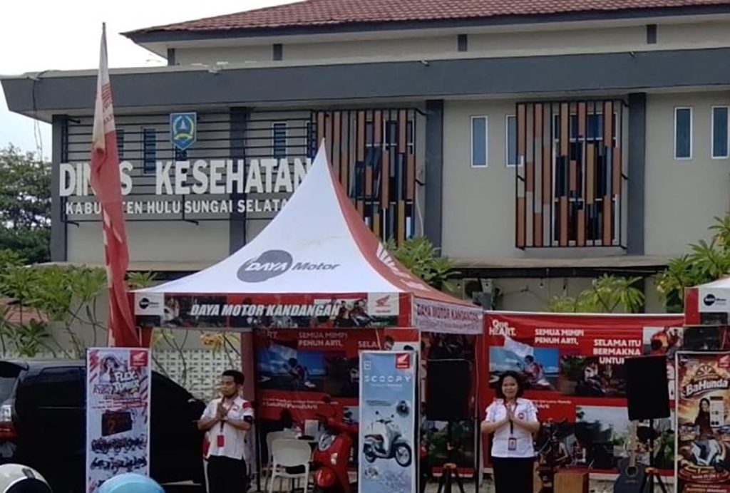 Daya Motor Hadirkan Roadshow Event ROADSHOW EVENT - Dealer Honda Daya Motor Kandangan menghadirkan Roadshow Event sebagai upaya mendekatkan produk dan layanan kepada konsumen.(foto:mb/ist)
