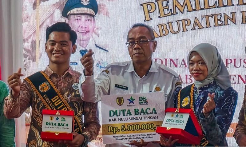 Pasangan Agri Dovisio-Nurul Rahmaniah terpilih jadi Duta Baca HST 2026 DUTA BACA-Pasangan Agri Dovisio (20) dan Nurul Rahmaniah (21) yang terpilih sebagai Duta Baca Kabupaten HST tahun 2026 di Pendopo Bupati HST. (ant)