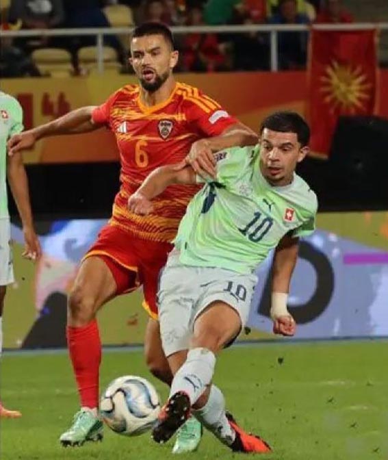 Swiss Hantam Makedonia Utara, Slovenia Imbangi Skotlandia Berebut bolaPemain Swiss, Zeki Amdouni (10), berebut bola dengan pemain Makedonia Utara, Visar Musliu (6), dalam pertandingan Liga B Grup 1 UEFA Nations League antara Makedonia Utara dan Swiss di Stadion National Arena Toshe Proeski di Skopje, Makedonia Utara, pada 26 September 2026.(foto;mb/web)