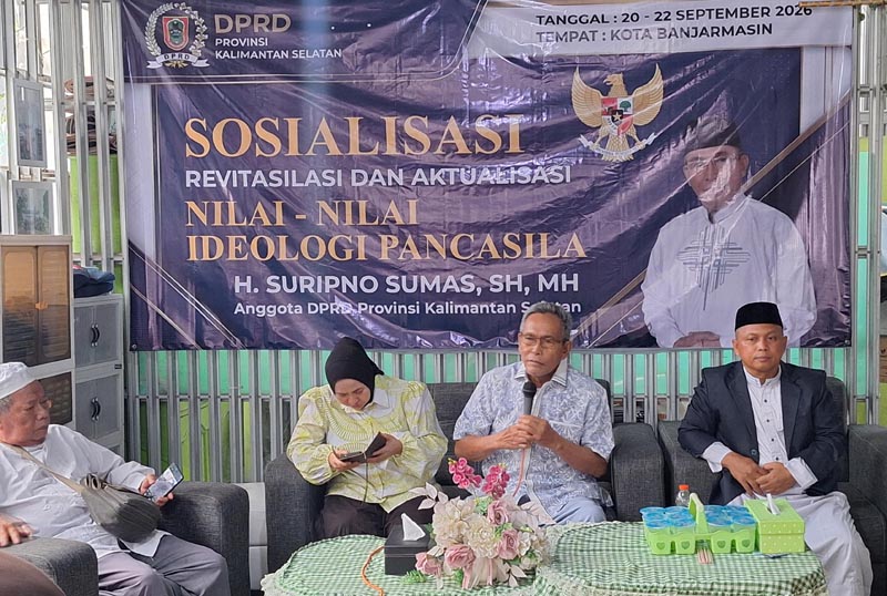 Suripno Menghimbau Persoalan Kabut Asap Segera Diatasi Anggota DPRD Provinsi Kalimantan Selatan (Kalsel) dari Fraksi PKB,H Suripno Sumas SH MH menggelar Sosialisasi revitalisasi dan aktulisasi Nilai - nilai Ideologi Pancasila dengan menghadirkan warga Kecamatan Banjarmasin Tengah .rds