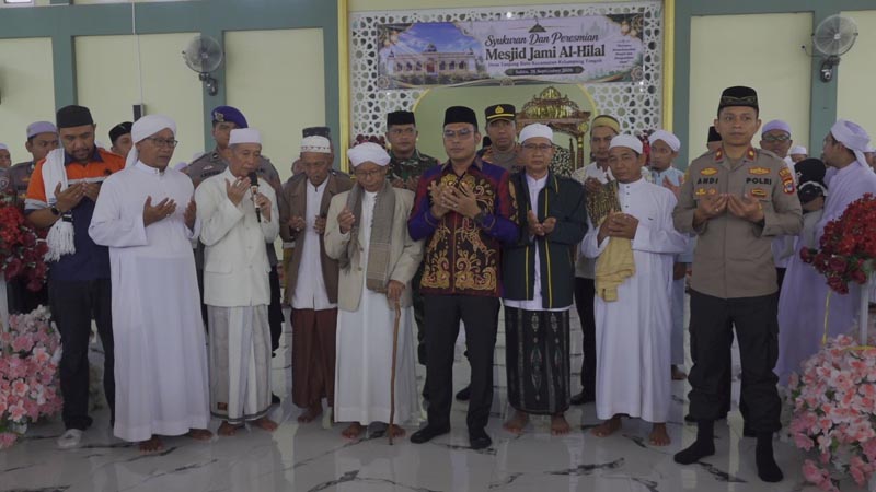 Pemkab Kotabaru Menghadiri Peresmian Masjid Jami Al Hilal Tanjung Batu PERESMIAN-Pemerintah Kabupaten Kotabaru menghadiri peresmian Masjid Jami Al Hilal Tanjung Batu. (ebet)