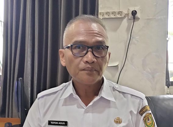 Laporan Dugaan Lurah Poliandri Dikembalikan Ke Kecamatan TOTOK AGUS DARYANTO. (foto:mb/ist)