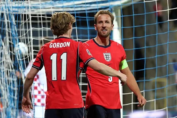 Inggris Sikat Kroasia Tujuh Gol Tanpa Balas Harry Kane dan Anthony Gordon bermain saat timnas Inggris hancurkan Kroasia 7-0 dalam pertandingan UEFA Nations League 2026/27 di Reika, Kroasia pada Sabtu (3/10).(foto:mb/web)