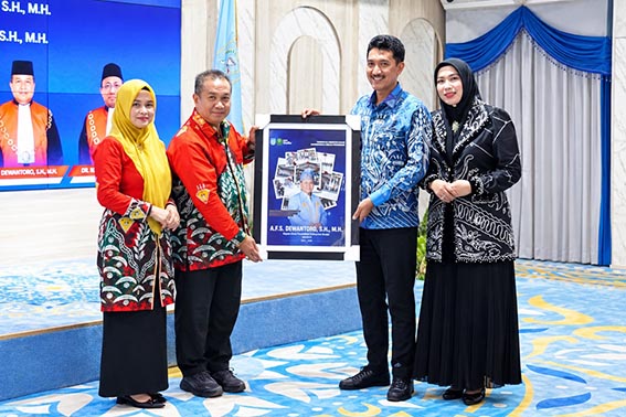 Pemkab Banjar Gelar Pisah Sambut Ketua PN ASISTEN Perekonomian dan Pembangunan Setda Kabupaten Banjar H Ikhwansyah, memberikan sambutan saat peluncuran inovasi Papuyu Smart di Guest House Sultan Sulaiman Martapura.(foto:mb/ist)