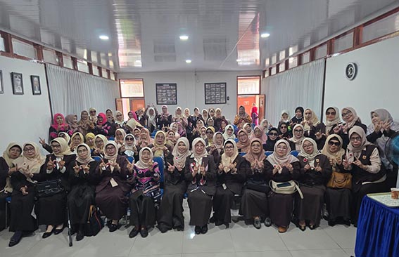 Wirawati Catur Panca Apresiasi Pengurus Cabang PENGURUS Daerah Wirawati Catur Panca Kalimantan Selatan Hj.Sessi Rewetty Rivilla berfoto bersama anggota.(Foto: mb/edoy)