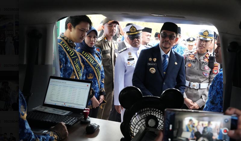 Gebyar Pajak Kendaraan Bermotor PANUTAN PAJAK-Bupati Andi Rudi Latif, dalam rangkaian kegiatan peringatan Hari Kesaktian Pancasila di Halaman Kantor Bupati Tanah Bumbu, dan pembukaan Gebyar Panutan Pajak Kendaraan Bermotor Tahun 2026 di Kabupaten Tanah Bumbu.{[ist}}