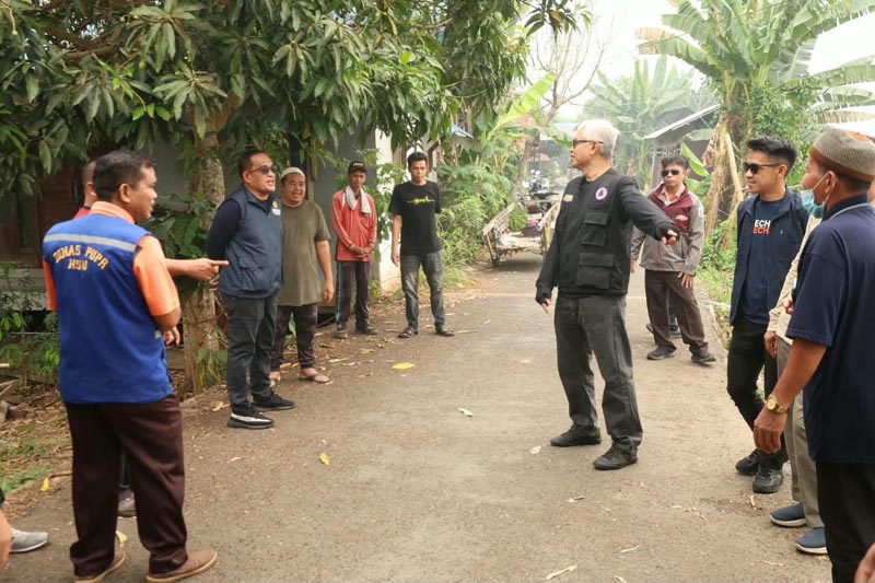 Bupati -Wabup HSU Turun Langsung Pantau Berbagai Rencana Strategis Pembangunan PROYEK-Bupati HSU H Sahrujani, Wabup HSU Hero Setiawan meninjau beberapa kegiatan proyek pembangunan diwilayah kabupaten HSU.{{yusuf}}