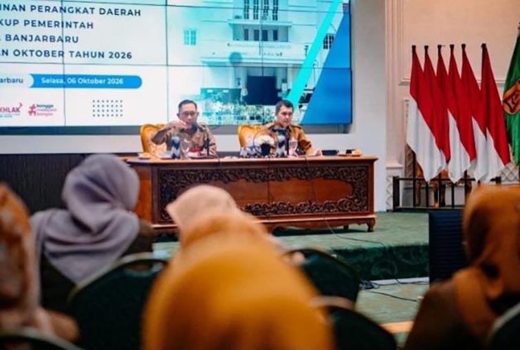 Sekda Pimpin Rakor Pimpinan Perangkat Daerah SEKDA Kota Banjarbaru Sirajoni saat memimpin Rakor Pimpinan Perangkat Daerah.(foto:mb/ist)
