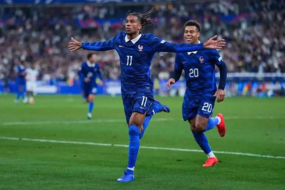 Michael Olise Pimpin Prancis Gilas Belgia 4-1 Mencetak Gol - Selebrasi Michael Olise setelah mencetak gol untuk Prancis saat pertandingan UEFA Nations League 2026/27 lawan Belgia di Stade de France pada Selasa (6/10).(foto:mb/web)