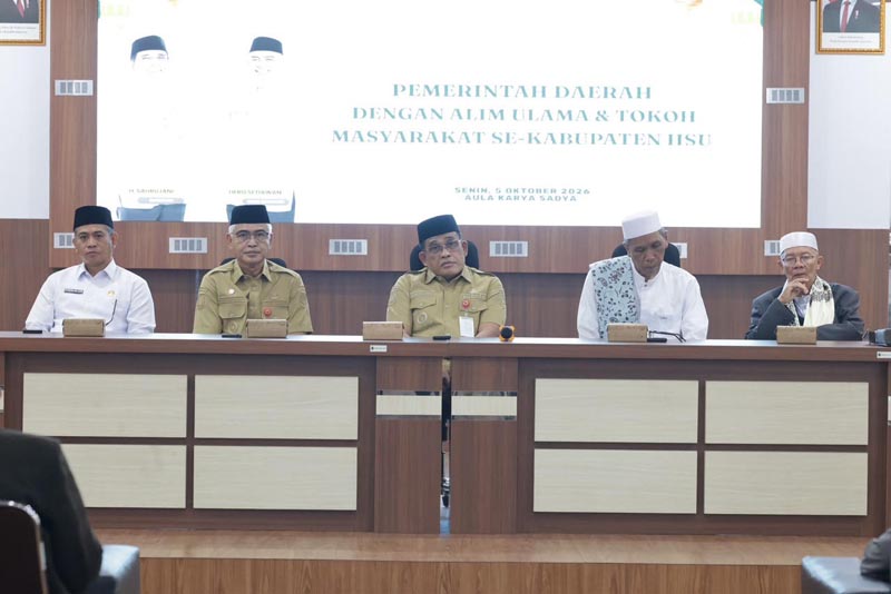Sahrujani-Iwan Gandeng Ulama dan Tokoh Masyarakat RAPAT-Bupati HSU H Sahrujani, Wabup Hero Setiawan, Ketua DPRD HSU dan Ketua MUI HSU menggelar rapat bersama.{{yusuf}}