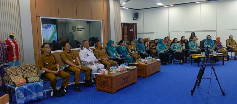 Warukin Ikuti Pemaparan dan Wawancara Calon Juara Penjaringan Desa Berprestasi Bupati Tabalong, H Muhammad Noor Rifani Bersama Jajaran Saat Mengikuti Pemaparan dan Wawancara Calon Juara Penjaringan Desa/Kelurahan Berprestasi Tingkat Nasional.yan