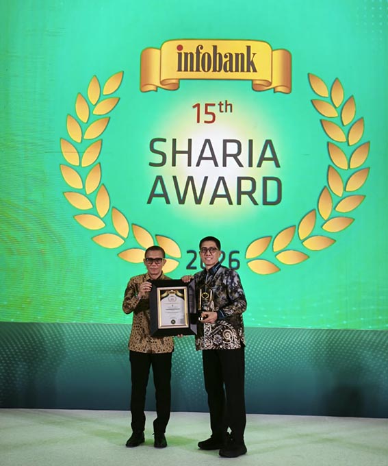 BKS Raih Golden Champion dan Excellent Performance Banking Sharia PENGHARGAAN - Bank Kalsel Syariah, Unit Usaha Syariah (UUS) PT Bank Pembangunan Daerah Kalimantan Selatan (Bank Kalsel), meraih dua penghargaan dalam Infobank 15th Sharia Awards 2026 dari Infobank Media Group.(Foto: mb/ist)