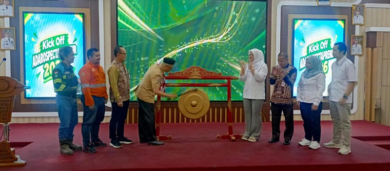 Bupati Buka Adaro Spectapreneur Pemukulan Gong Oleh Bupati Tabalong, H Muhammad Noor Rifani tanda dibukanya Adaro Spectapreneur.yan