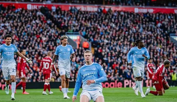 Manchester City Permalukan Liverpool 3-0 di Stadion Anfield Mencetak gol - Erling Haaland mencetak gol pembuka saat Manchester City menang 3-0 atas Liverpool di Stadion Anfield dalam pertandingan Liga Inggris 2026/27 pada Minggu (11/10), waktu setempat.(foto:mb/web)