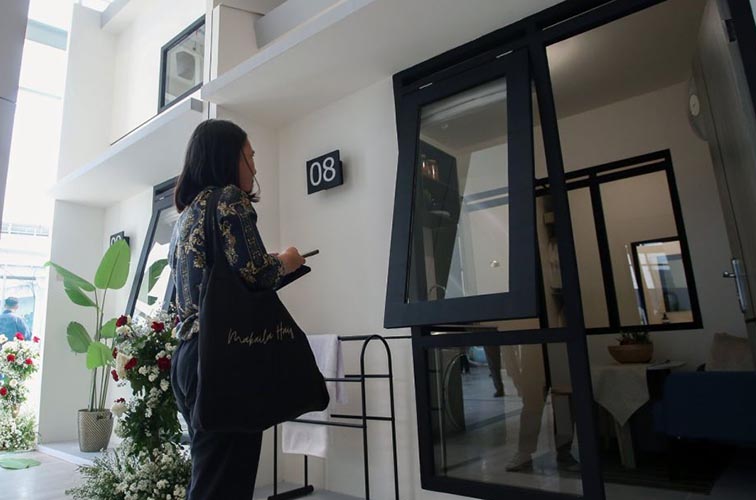 Pengembang Usul Rumah Subsidi hingga Rp 500 Juta PLAFON RUMAH SUBSIDI - Di tengah melemahnya daya beli masyarakat berpenghasilan rendah (MBR), Himpunan Pengembang Permukiman dan Perumahan Rakyat (Himperra) mengusulkan sejumlah perubahan kebijakan agar masyarakat lebih mudah memiliki rumah, termasuk plafon rumah susbsidi yang harganya mencapai Rp500 juta.(foto:mb/ant)