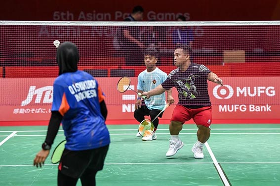 Subhan Bidik Emas di Nagoya Demi Berangkatkan Ibunda Haji Pebulu tangkis Indonesia Subhan (kanan) saat berlatih jelang Asian Para Games Aichi-Nagoya 2026 di Ichinomiya City Municipal Gymnasium, Jepang, Rabu (14/10/2026).(foto:mb/web)