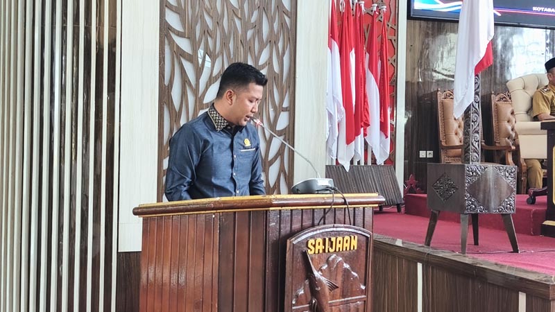 DPRD Kotabaru Dorong Percepatan Aturan Pelaksana Perda Kawasan Tanpa Rokok RAPERDA-Ketua Pansus III DPRD Kotabaru, Dr. Gewisma Mega Putra, SE., MM menyampaikan, laporan akhir terhadap satu buah Rancangan Peraturan Daerah tentang Kawasan Tanpa Rokok (KTR). {[ebet}}