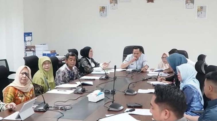DPRD: Raperda KTR Bentuk Peta Wilayah Tanpa Asap Rokok PANITIA khusus (Pansus) DPRD Kota Banjarmasin dan pihak pemerintah kota saat pembahasan rancangan pe(foto:mb/ant)