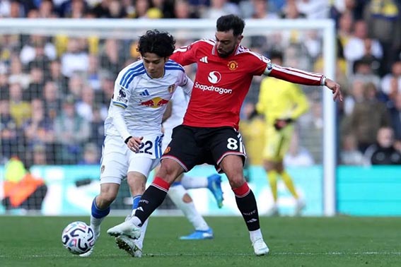 MU Belum Raih Kemenangan MU Masih di Dekat Zona Degradasi Imbang - Manchester United bermain imbang 1-1 lawan Leeds United dalam lanjutan Liga Inggris 2026/27 di Elland Road pada Minggu (18/10/2026).( Foto:mb/Manutd.com)