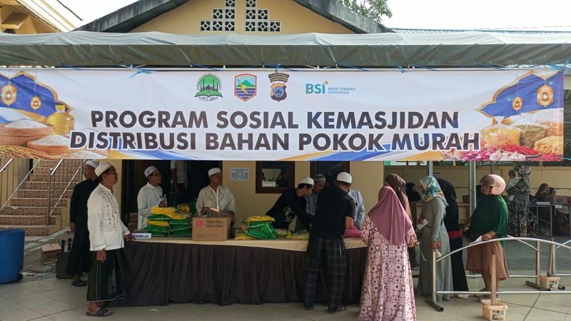 Masjid Jami Baitul Abror Gelar Program Bahan Pokok Murah Dari Jama’ah Untuk Jama’ah PROGRAM SOSIAL-Masjid Jami Baitul Abror menggelar Program Sosial Kemasjidan melalui Distribusi Bahan Pokok Murah untuk jama'ah dan warga sekitar.{{ebet}}