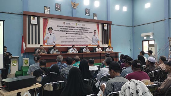 BPKPAD Libatkan Ketua RT Sosialisasikan Pajak PBB-P2 BPKPAD bersama Samsat Banjarmasin 1 dan Dirlantas menyosialisasikan pajak daerah, seperti PBB-P2, BBNKB dan Pajak Kendaraan Bermotor kepada para ketua RT di Kecamatan Banjarmasin Selatan.(foto:mb/ist)