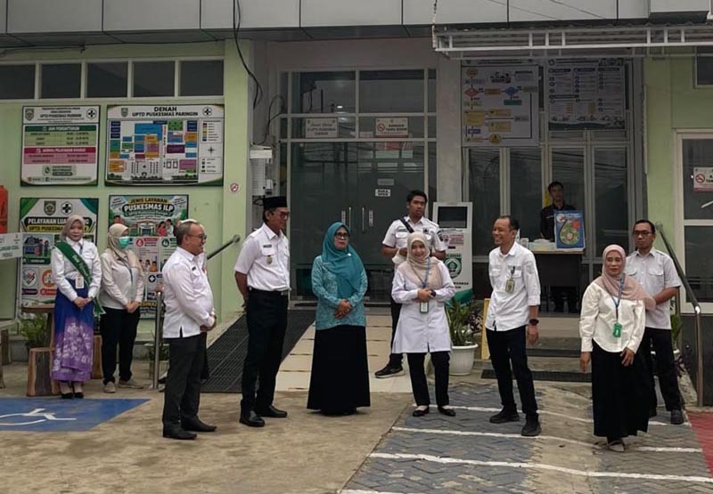 Direktur Kemenkes RI Kunjungi Puskesmas Paringin PUSKESMAS PARINGIN-Direktur Promosi Kesehatan dan Kesehatan Komunitas Kementerian Kesehatan Republik Indonesia, dr. Niken Wastu Palupi, MKM., melakukan kunjungan ke Puskesmas Paringin, Kabupaten Balangan.{{ida}}