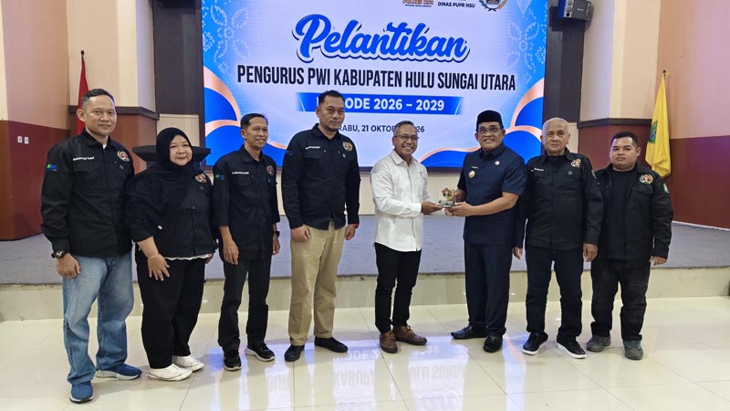 Sahrujani: Pers Harus Berani Mengawal Pembangunan PELANTIKAN-Bupati HSU H Sahrujani menghadiri pelantikan PWI HSU di Aula DR KH Idham Chalid Amuntai.{{yusuf}}
