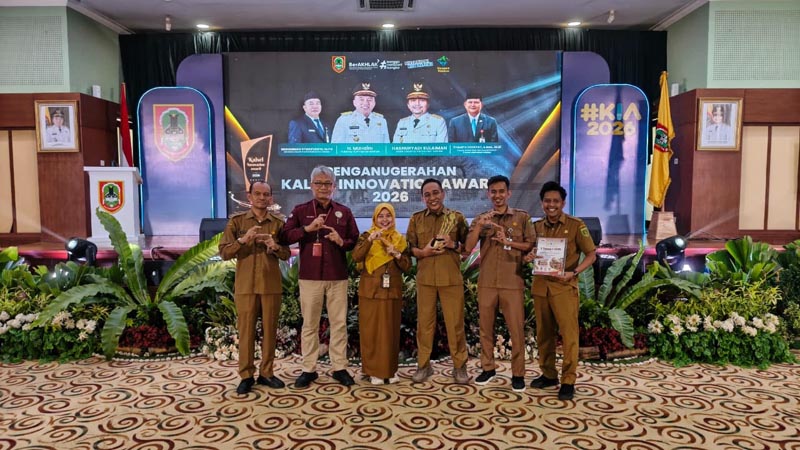 Satu Desa Satu Wi-Fi Gratis Raih Juara Pertama Kalsel Innovation Award Kepala Diskominfo, Eddy Suriyani Bersama Jajaran Pada Kalsel Innovation Award 2026.ist