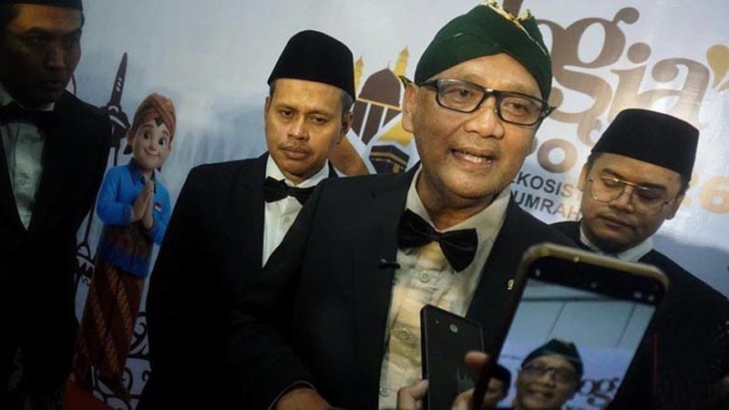 Dicap Nepotisme, 2 Anak Menhaj Mundur dari Posisi Tenaga Ahli MENTERI Haji dan Umrah Mochamad Irfan Yusuf alias Gus Irfan mengklarifikasi soal putranya yang diangkat sebagai tenaga ahli di kementeriannya.
