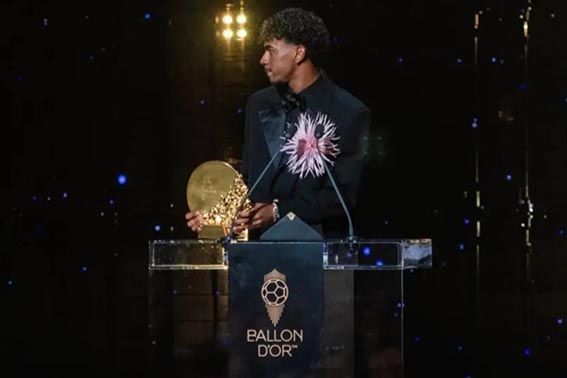 Lamine Yamal Raih Kopa Trophy untuk Ketiga Kali Secara Beruntun Meraih - Lamine Yamal meraih Kopa Trophy 2026 di London pada Selasa (27/10).( Foto:mb/Fcbarcelona.com)
