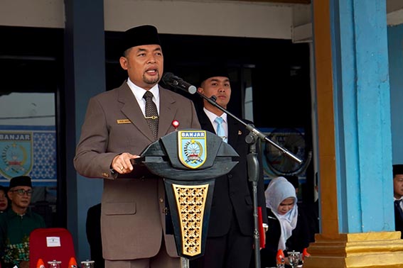 Sumpah Pemuda Tonggak Persatuan Bangsa SEKDA Kabupaten Banjar H Yudi Andrea menyampaikan amanat Menpora RI Erick Thohir saat Upacara Peringatan Hari Sumpah Pemuda Tahun 2026.(foto:mb/ist)
