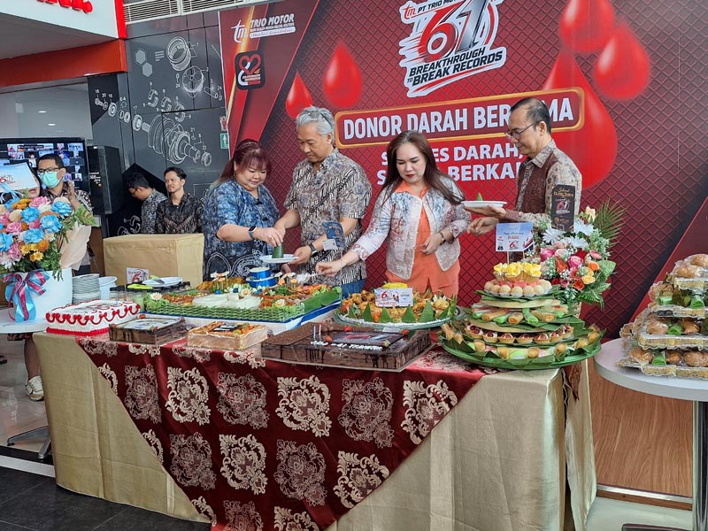 Trio Motor Targetkan Rekor Penjualan Baru pada 2026 Para petinggi Trio Motor saat memperingati Hari Ulang Tahun (HUT) PT Trio Motor ke-61 .rds